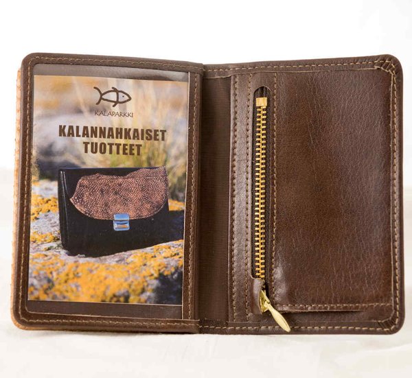 Leather wallet with coinpocket, decorated with pikeperch skin leather